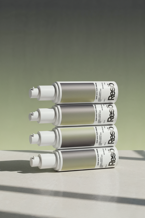 Four identical cylindrical bottles with white pumps and minimalist labels reading “Reso” are stacked horizontally on a light surface, with a gradient green background and shadows falling across the scene.