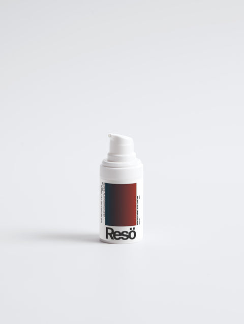 A white bottle with a pump dispenser and a red-to-black gradient label, featuring the brand name Resö in bold black letters, is standing upright on a plain white background.